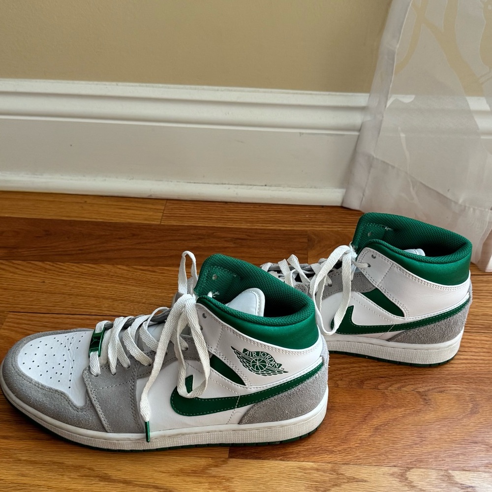 Nike Air Jordan Sneakers in Green and White
